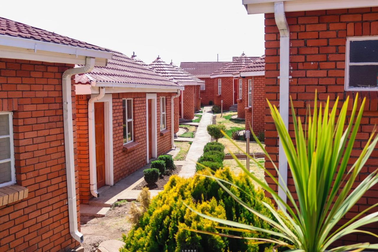 The Clan Lodge Mohlanapeng Extérieur photo