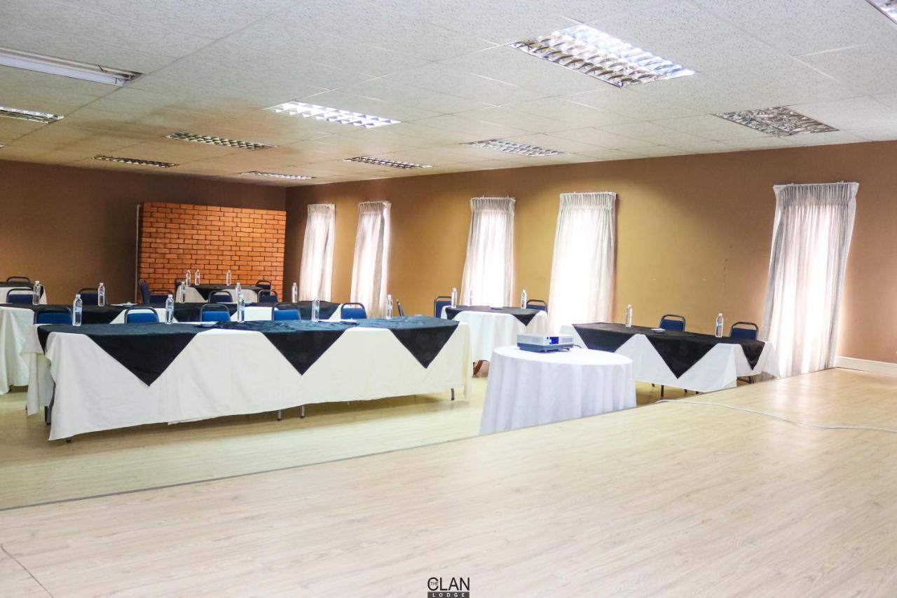 The Clan Lodge Mohlanapeng Extérieur photo